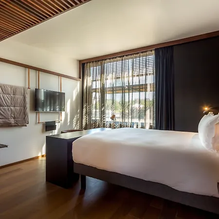 Off Seine Hotel 4*