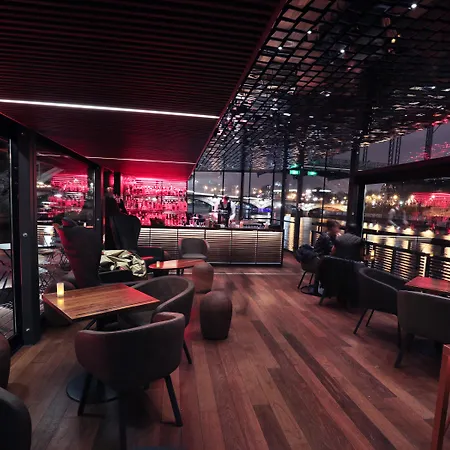 Off Seine Hotel 4*
