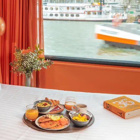 Off Seine Hotel 4*