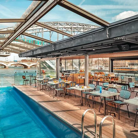 Off Seine Hotel Paris
