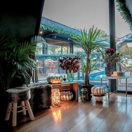 Off Seine Hotel Paris