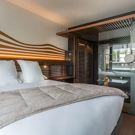 Off Seine Hotel