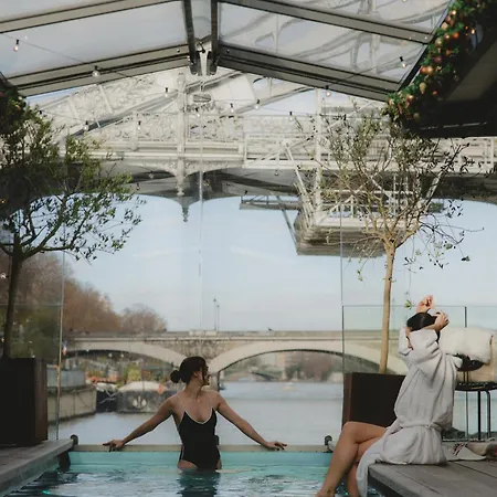 Off Seine Hotel 4*