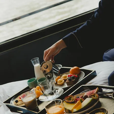 Off Seine Hotel Paris