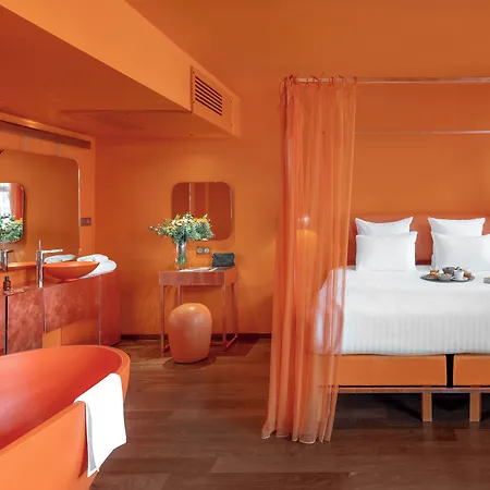 Off Seine Hotel 4*