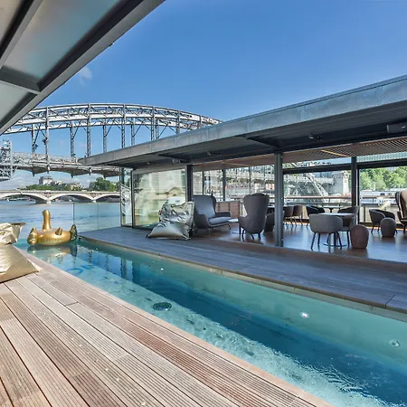Off Seine Hotel 4*