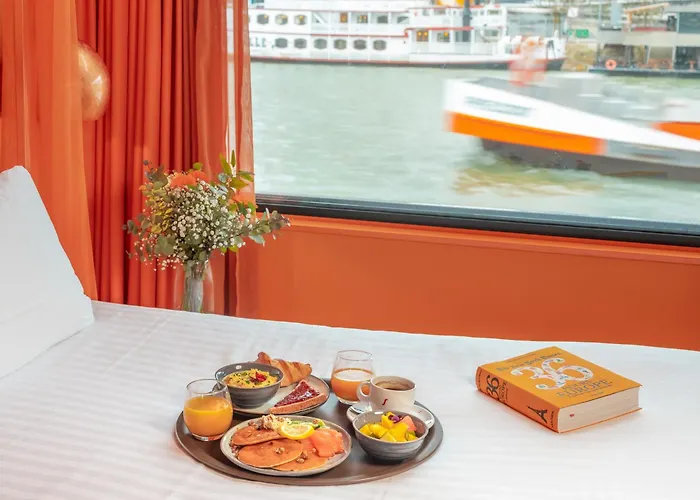 Off Seine Hotel 4*