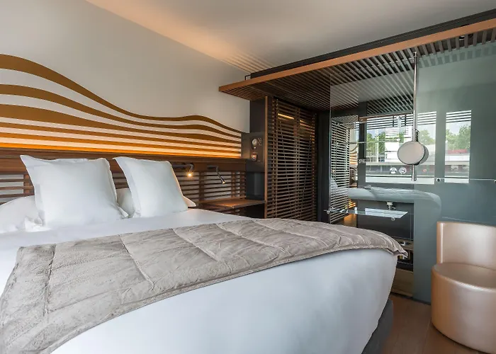 Off Seine Hotel