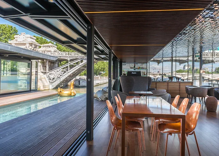 Off Seine Hotel