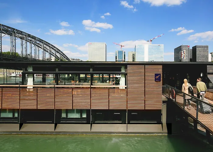 Off Seine Hotel 4*