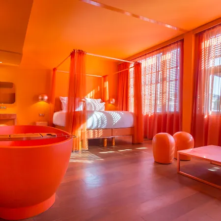 Off Seine Hotel 4*
